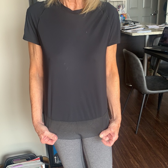 Lululemon workout top with mesh bottom - Picture 5 of 5